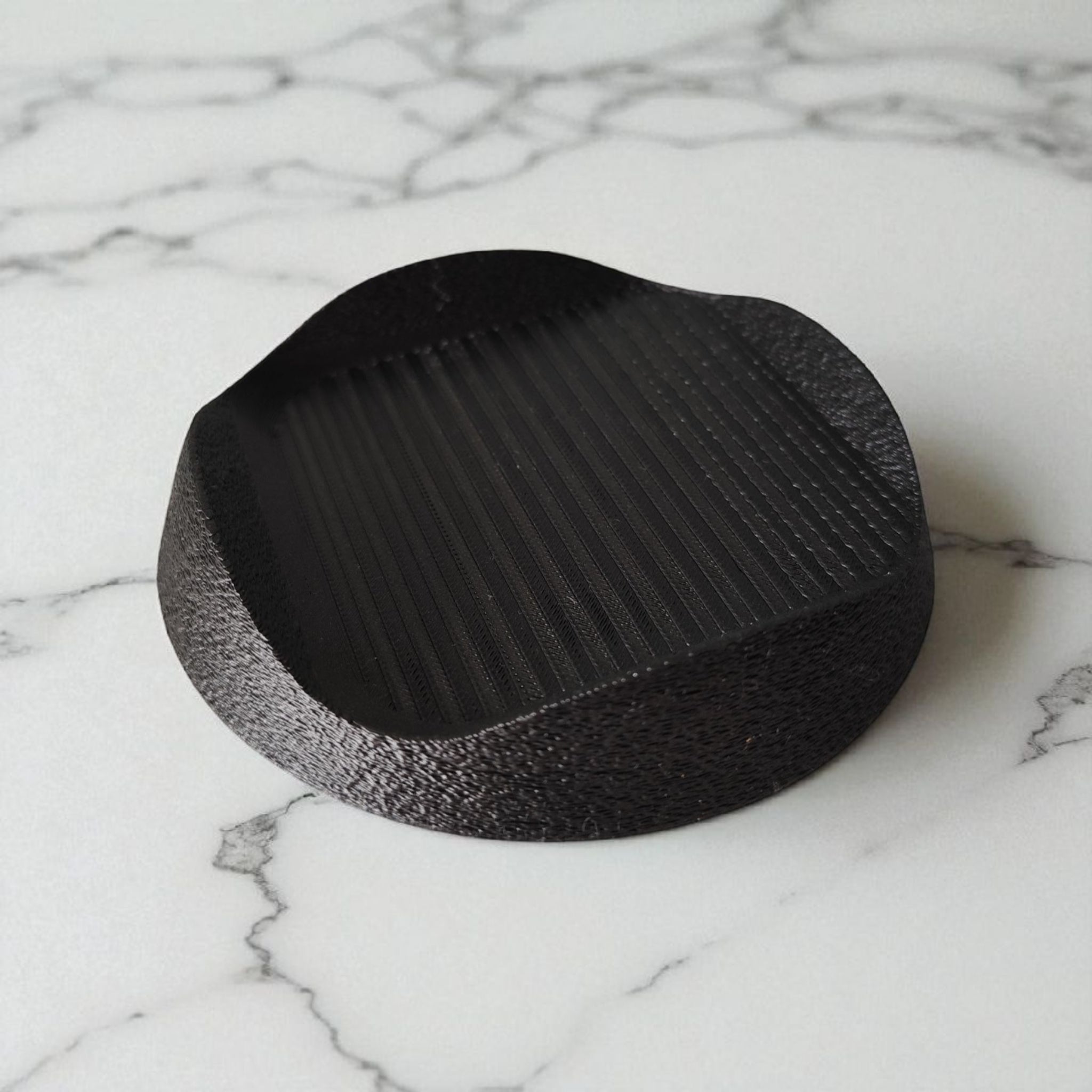 Tilted snack bowl with charm