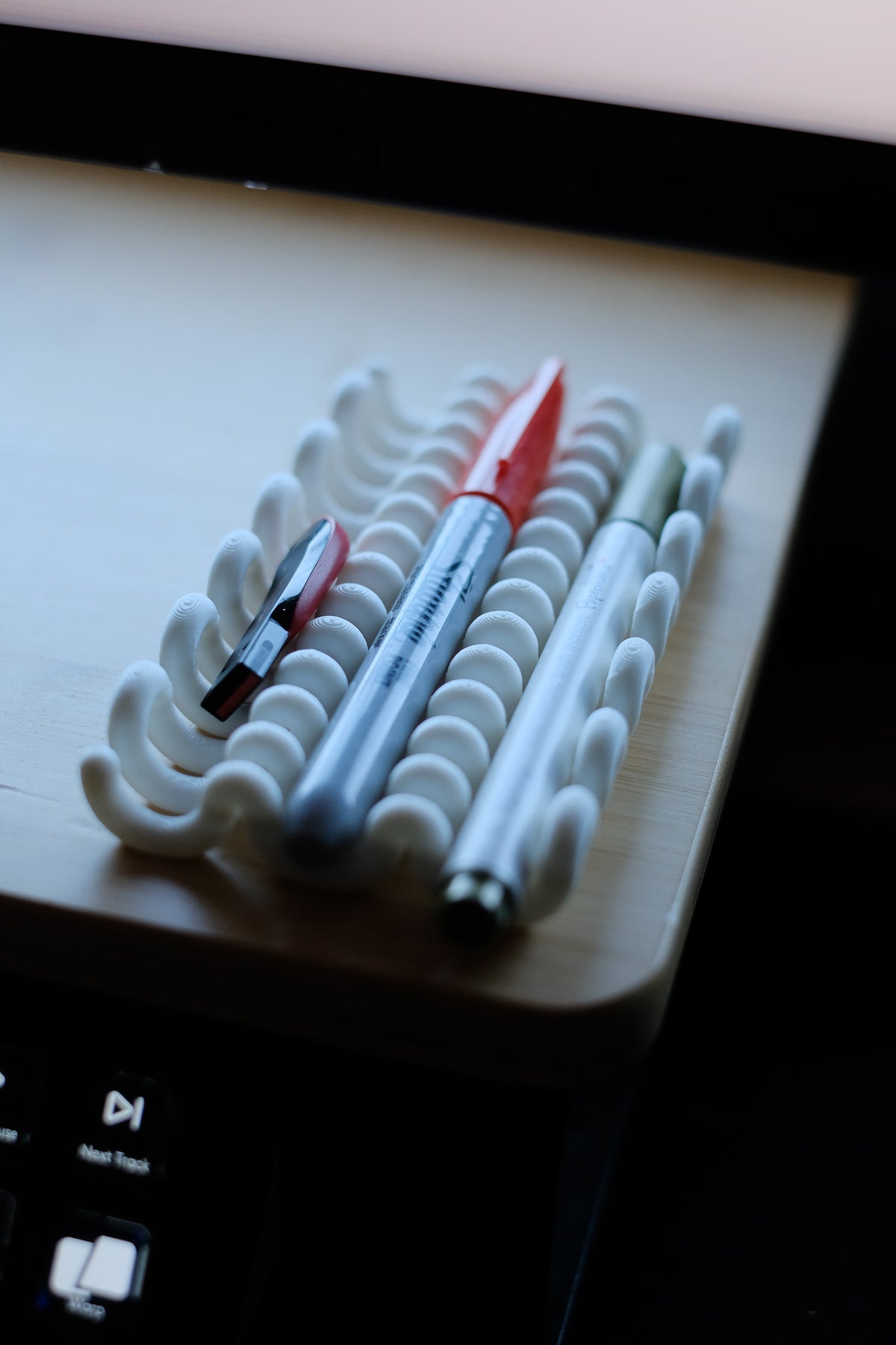 Wibble Wobble Desktop Pen Tray real photo DSCF0291