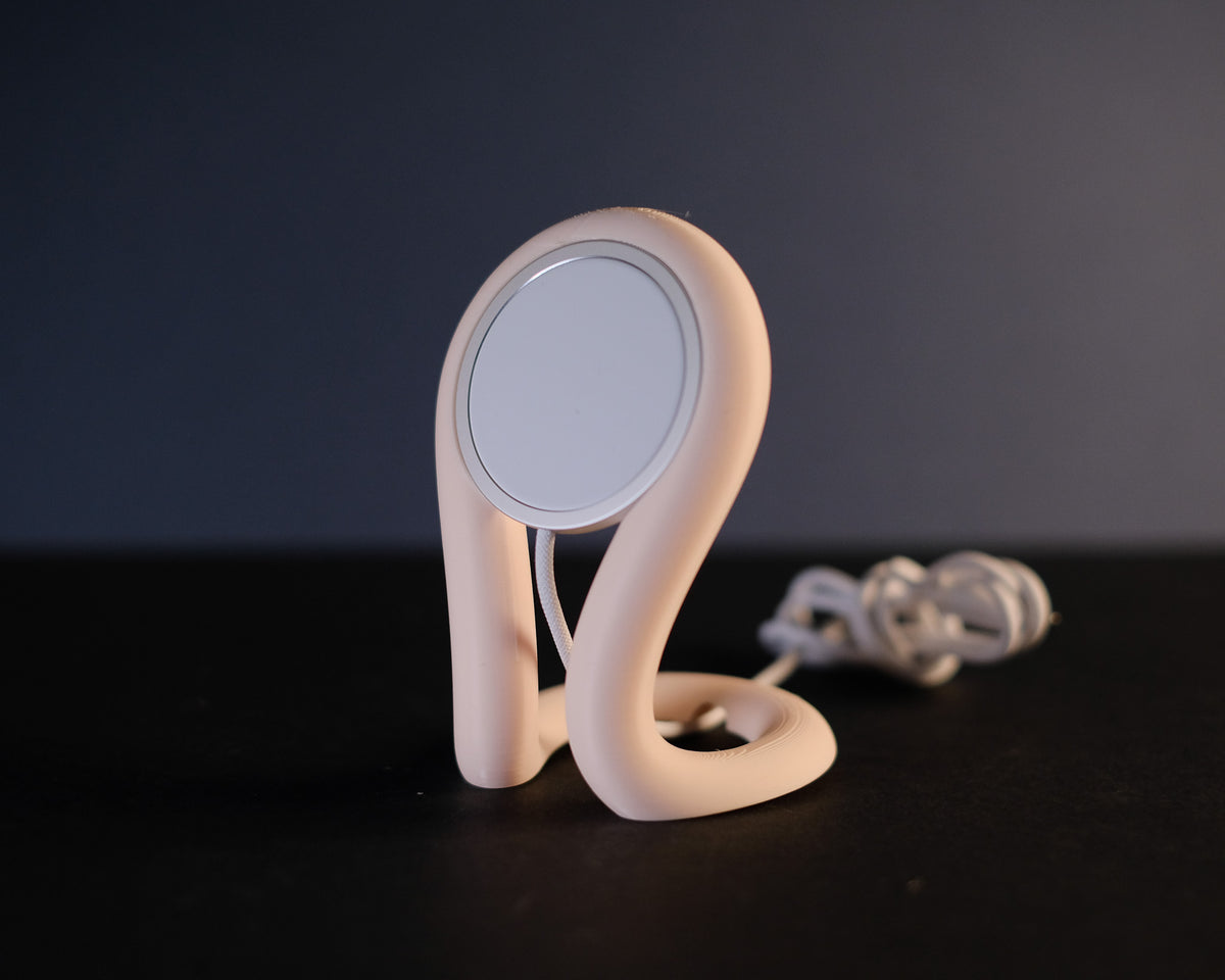 Minimalist Flowing Loop MagSafe Charger Stand real photo DSCF0330