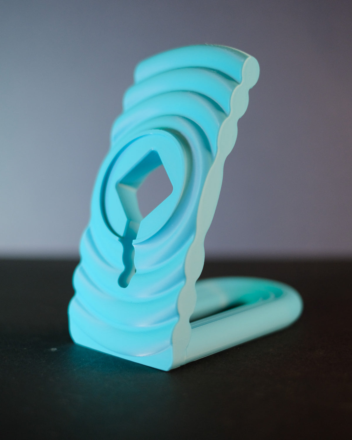 Modern Ripple MagSafe Charging Stand - DSCF0442