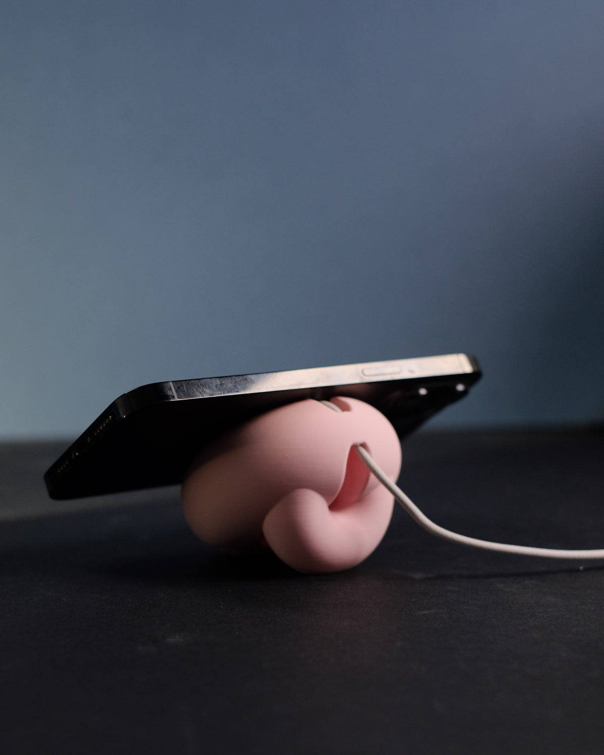 Minimalist Donut MagSafe Charger Stand