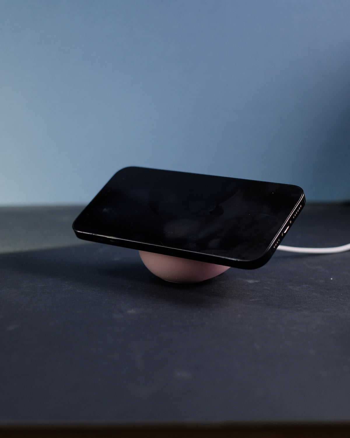 Minimalist Donut MagSafe Charger Stand