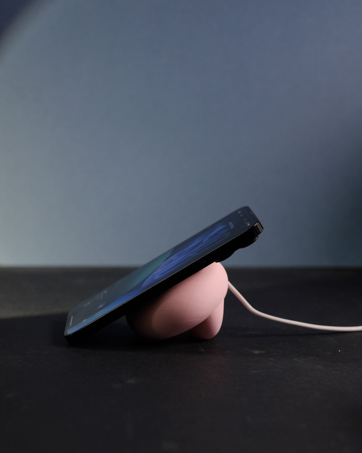 Minimalist Donut MagSafe Charger Stand