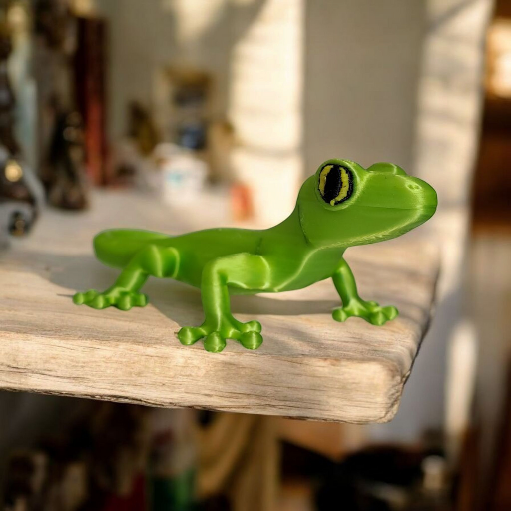 Small Gecko — A Tiny Desert Wanderer Awaits!