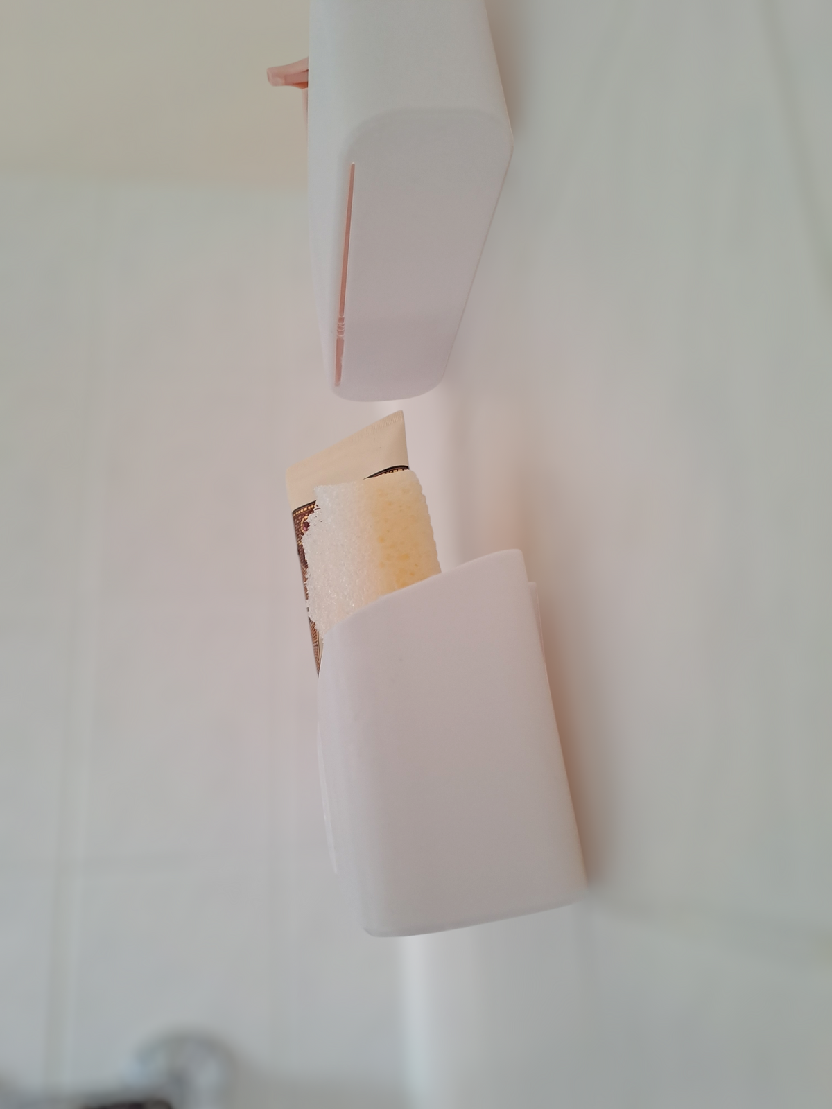 Hydro Holder – Wall-Mounted Organizer with Smart Drainage