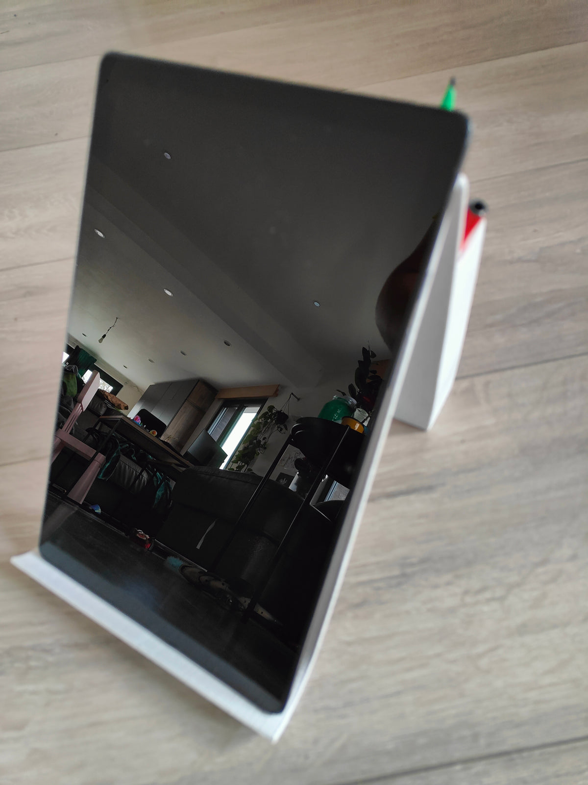 Tablet Stand with Pen Holder