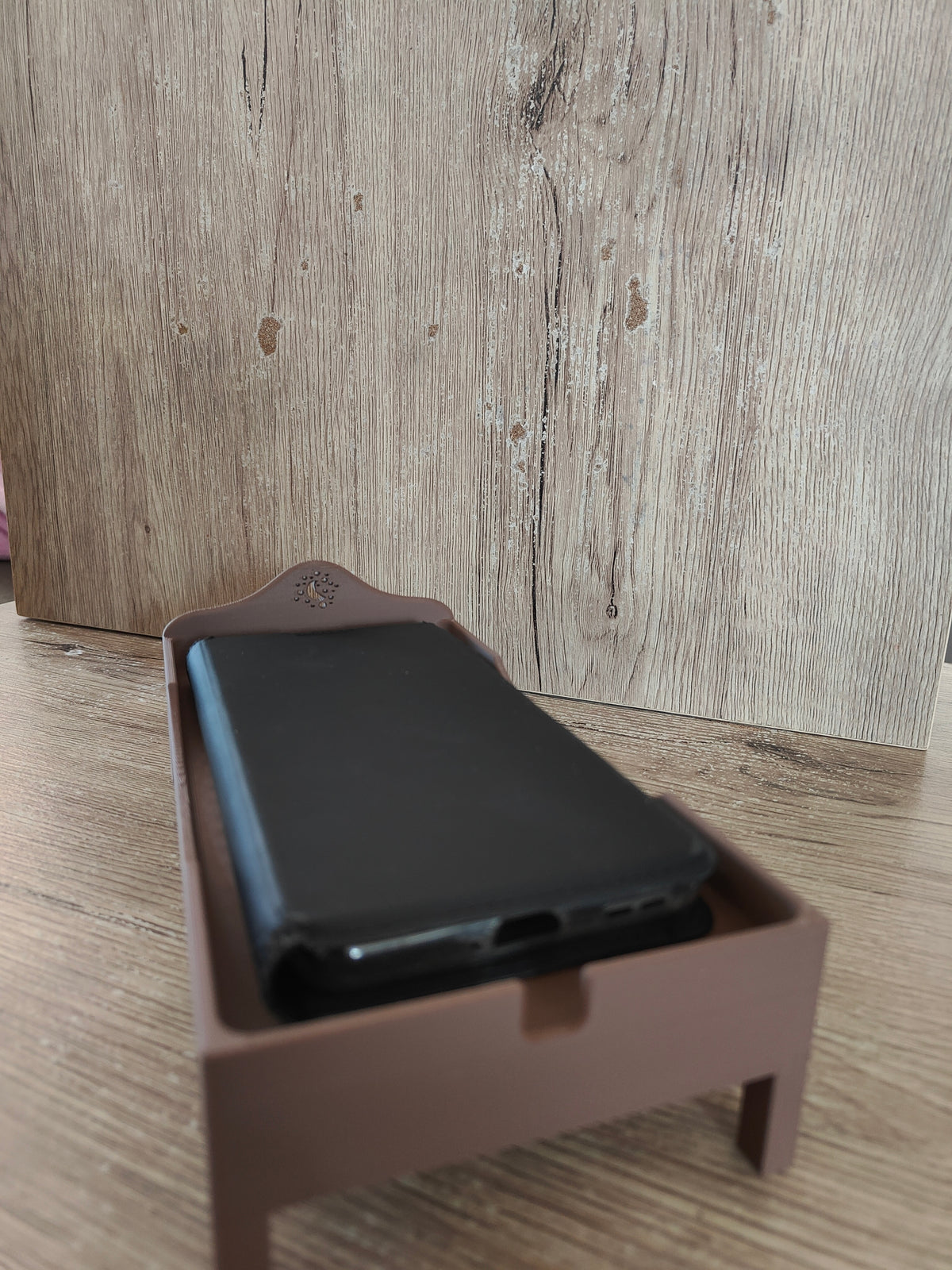 Smartphone Bed — Novelty Phone Holder & Charging Stand