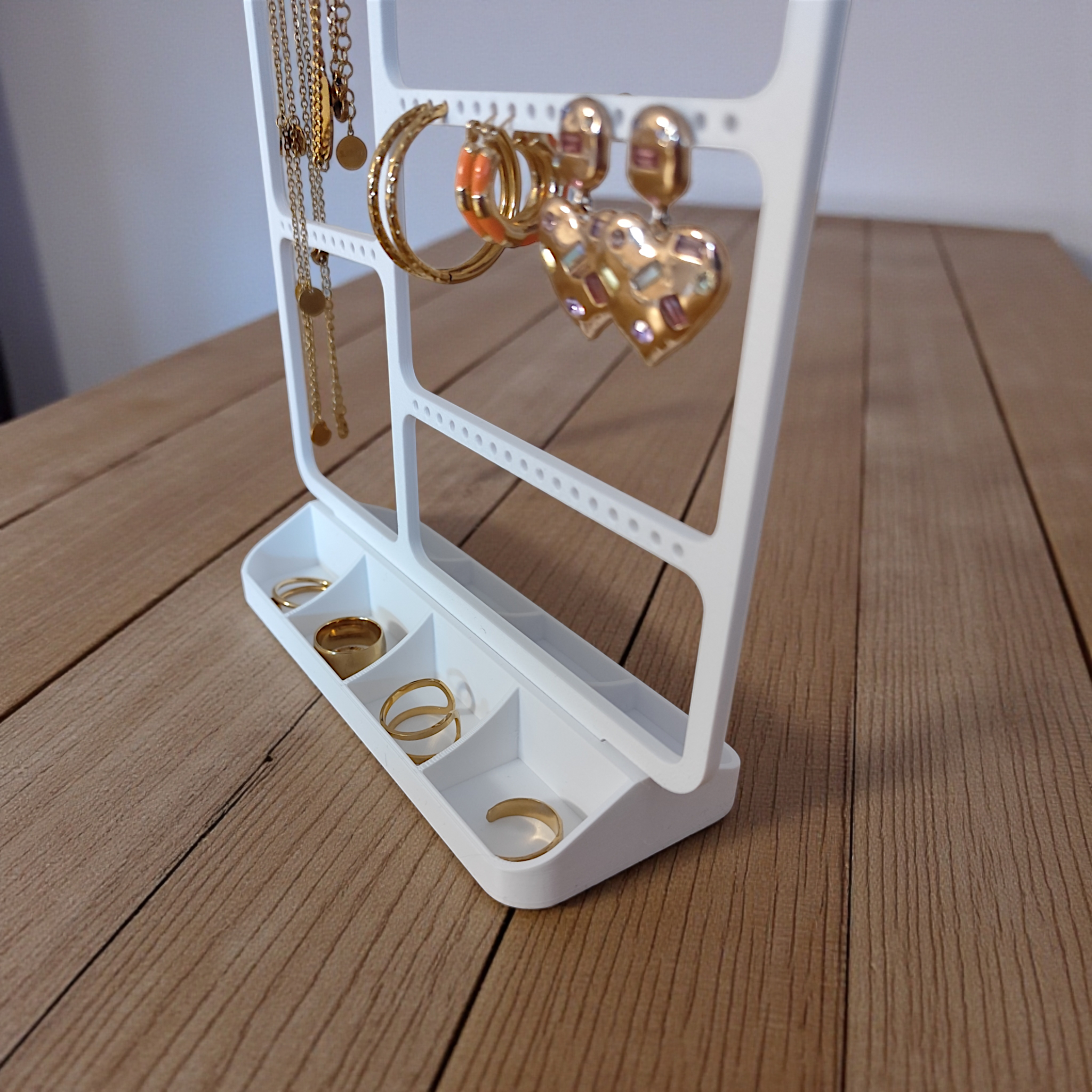 Modern jewelry organizer