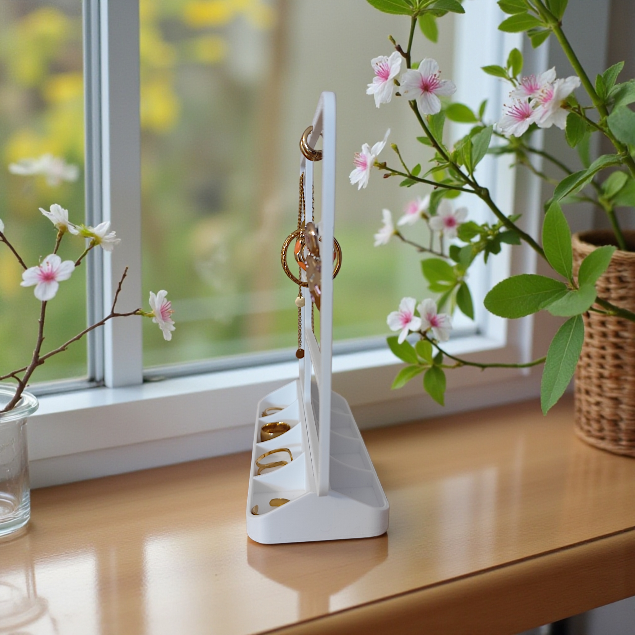 Modern jewelry organizer