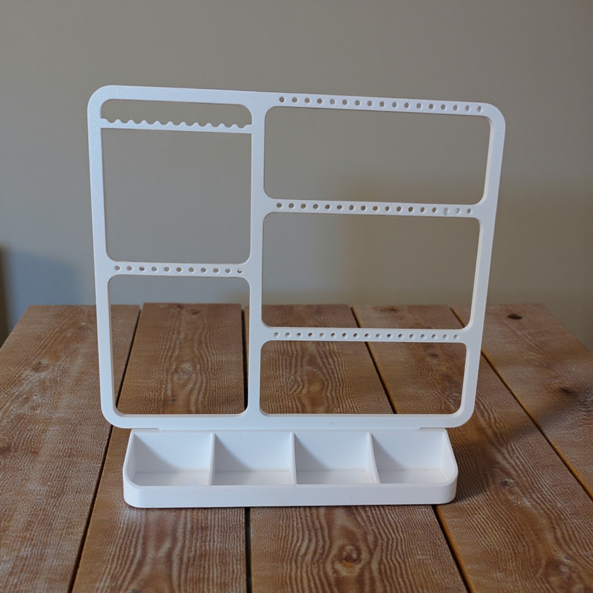 Modern jewelry organizer