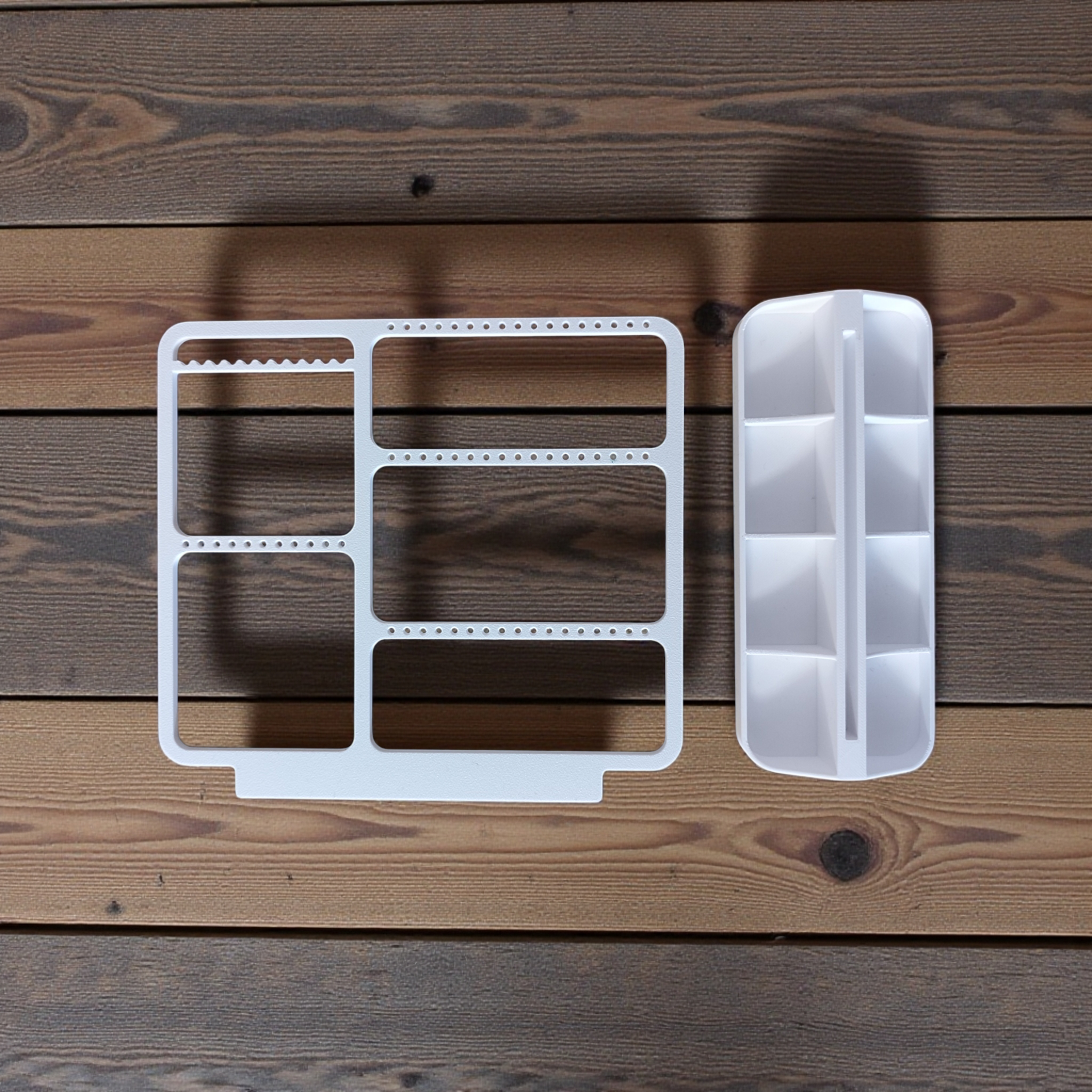 Modern jewelry organizer