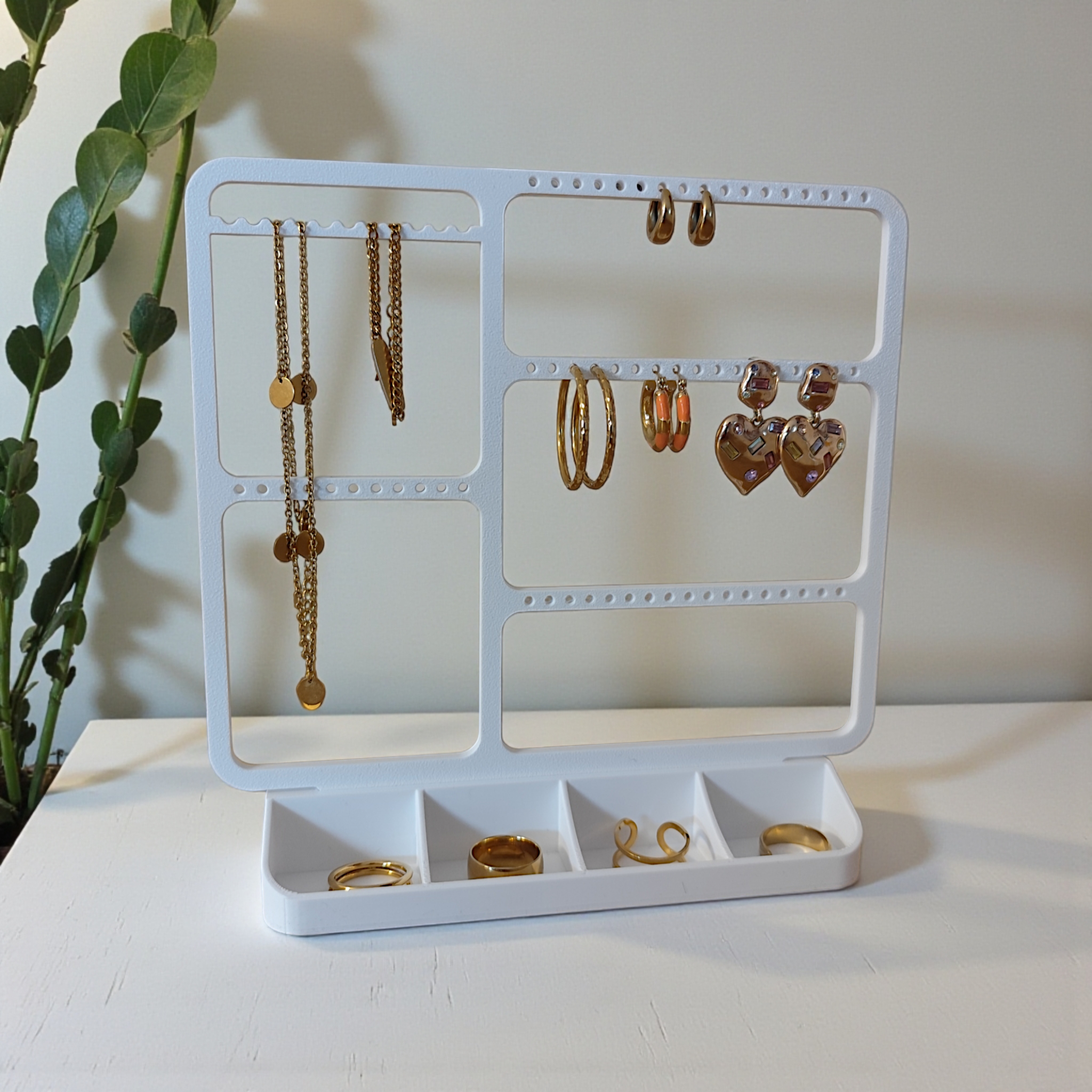 Modern jewelry organizer