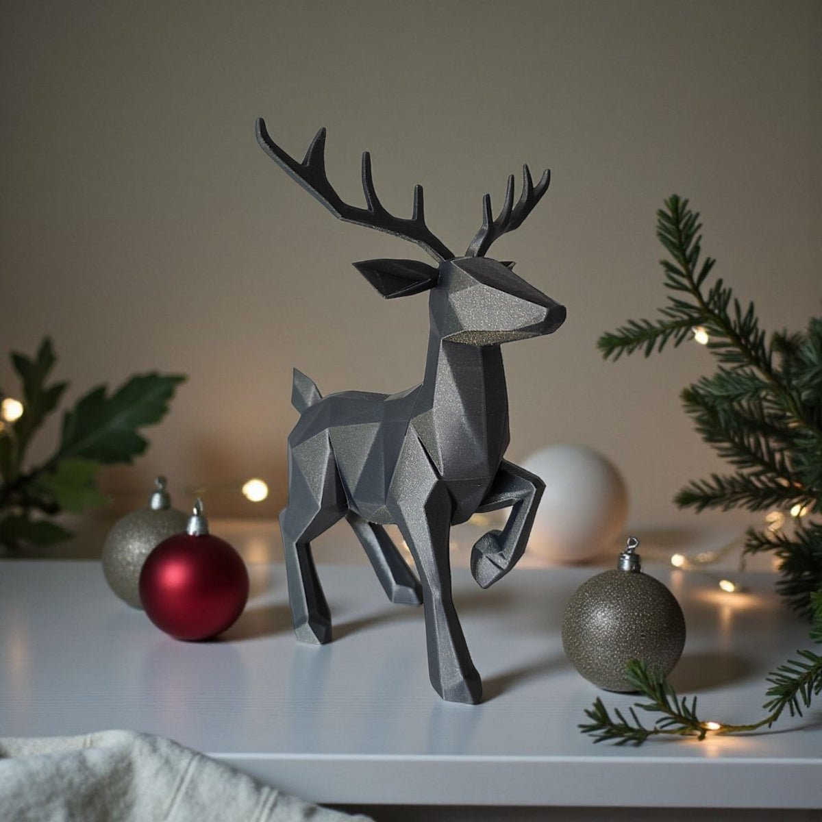 Low poly reindeer product shot 7