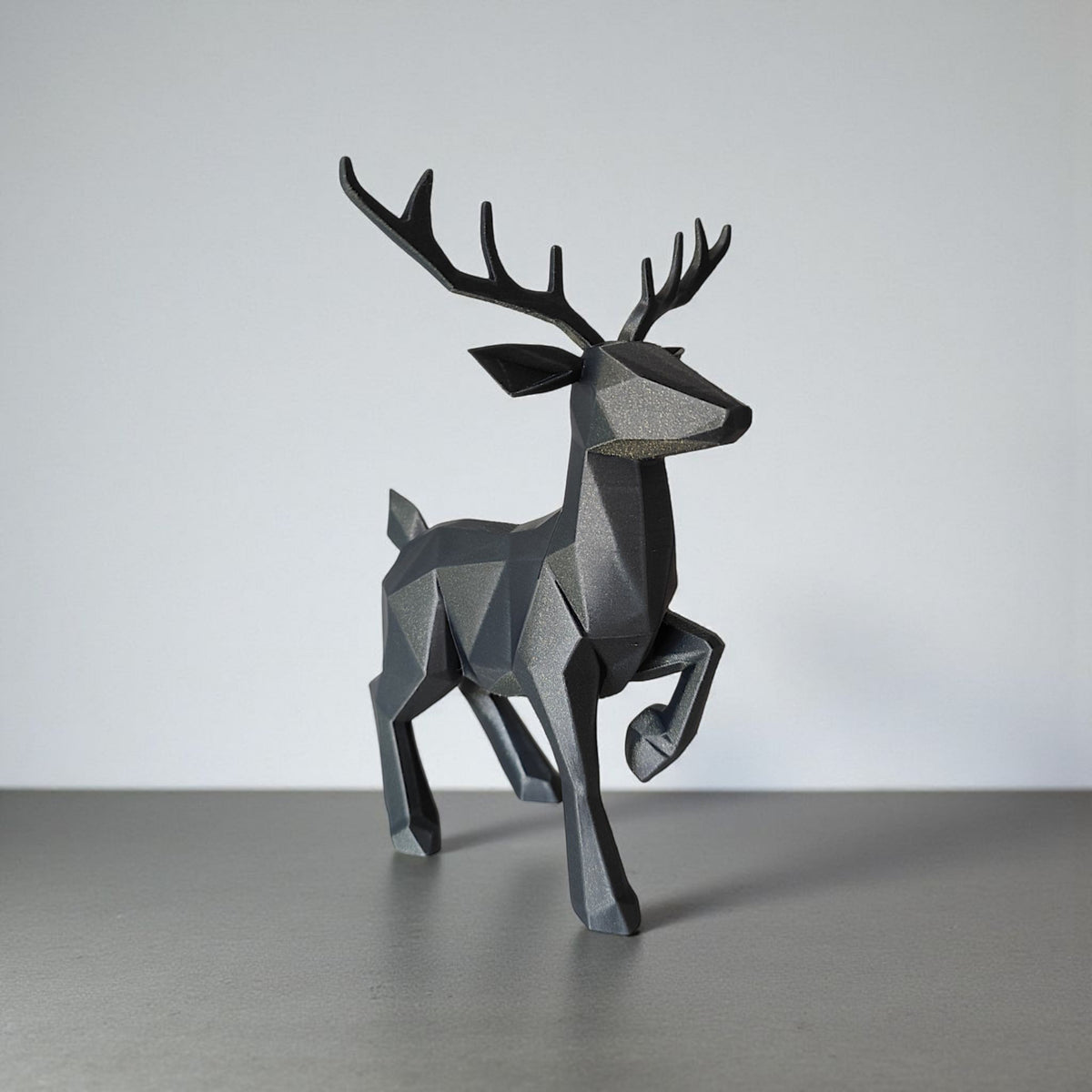 Low poly reindeer product shot 9