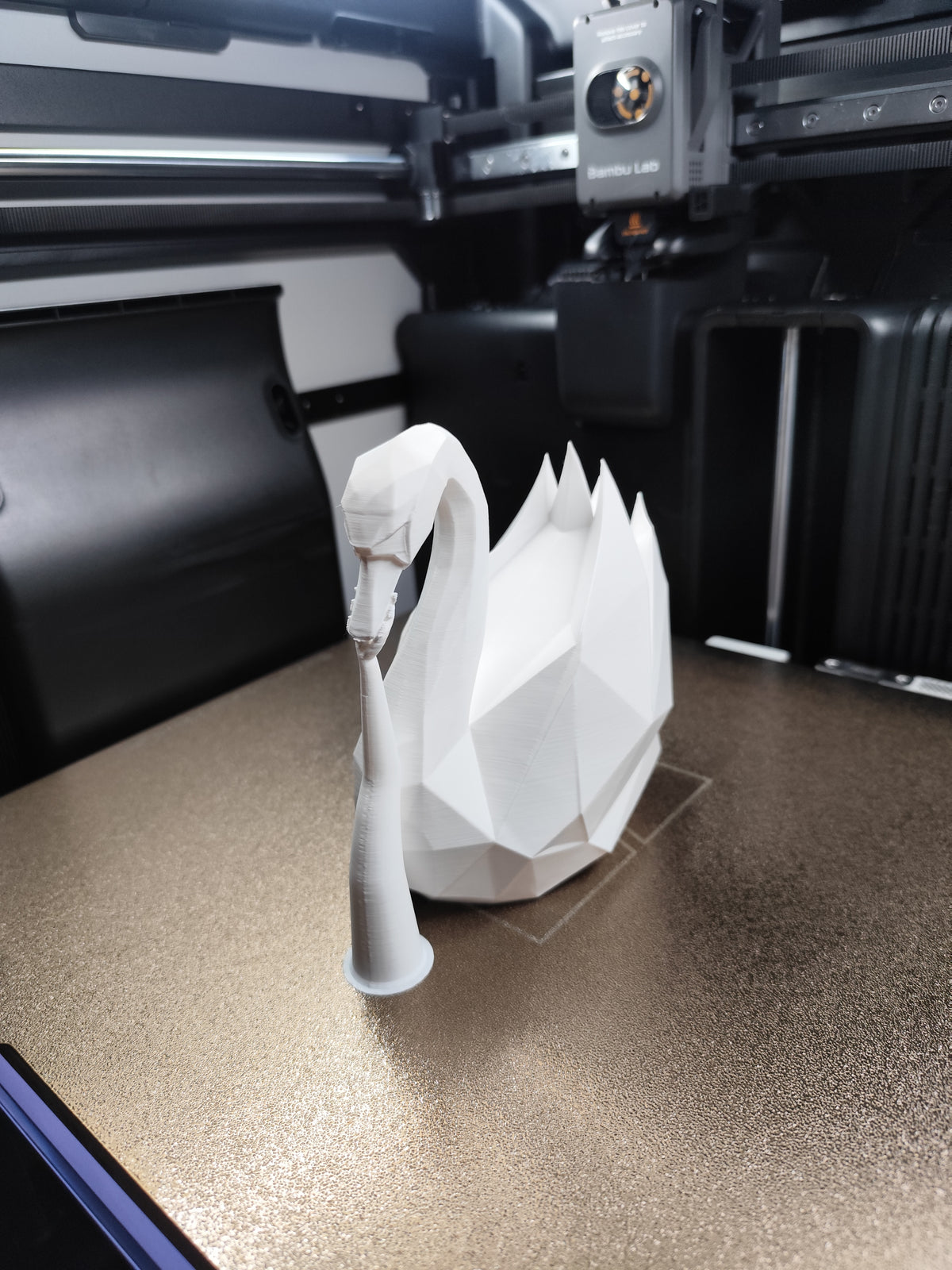 Graceful Swan — Low-Poly Decorative Sculpture