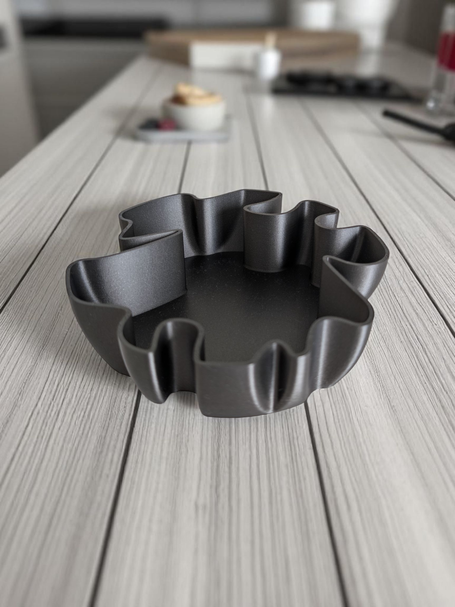 Organic Curves – A Catchall Bowl That Embraces Imperfection