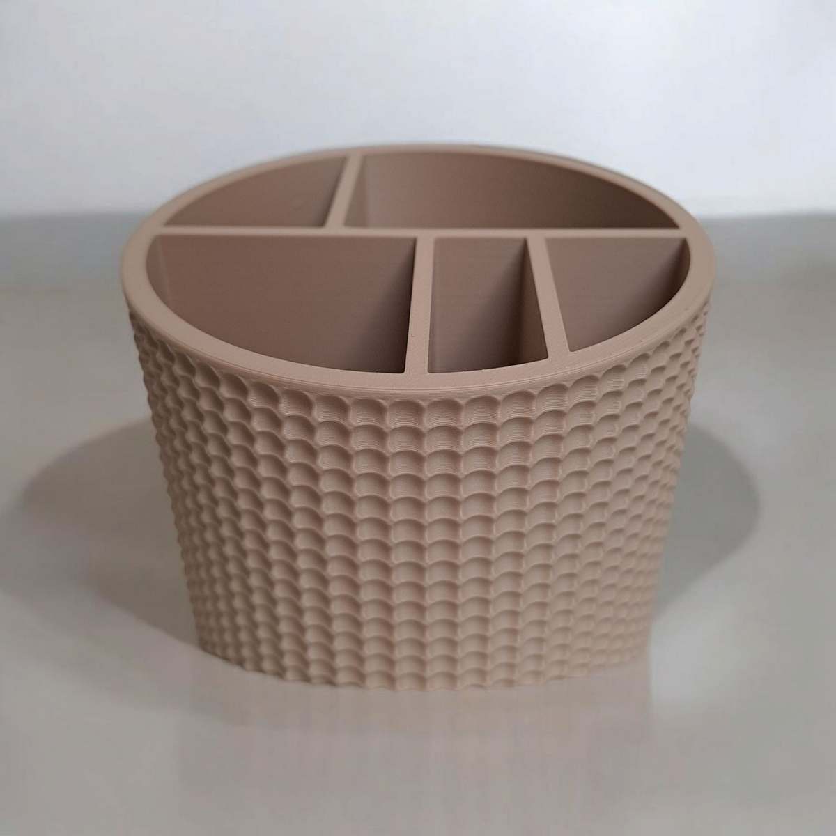 GravityDock – The Dotted-Textured Pen Holder with a Twist