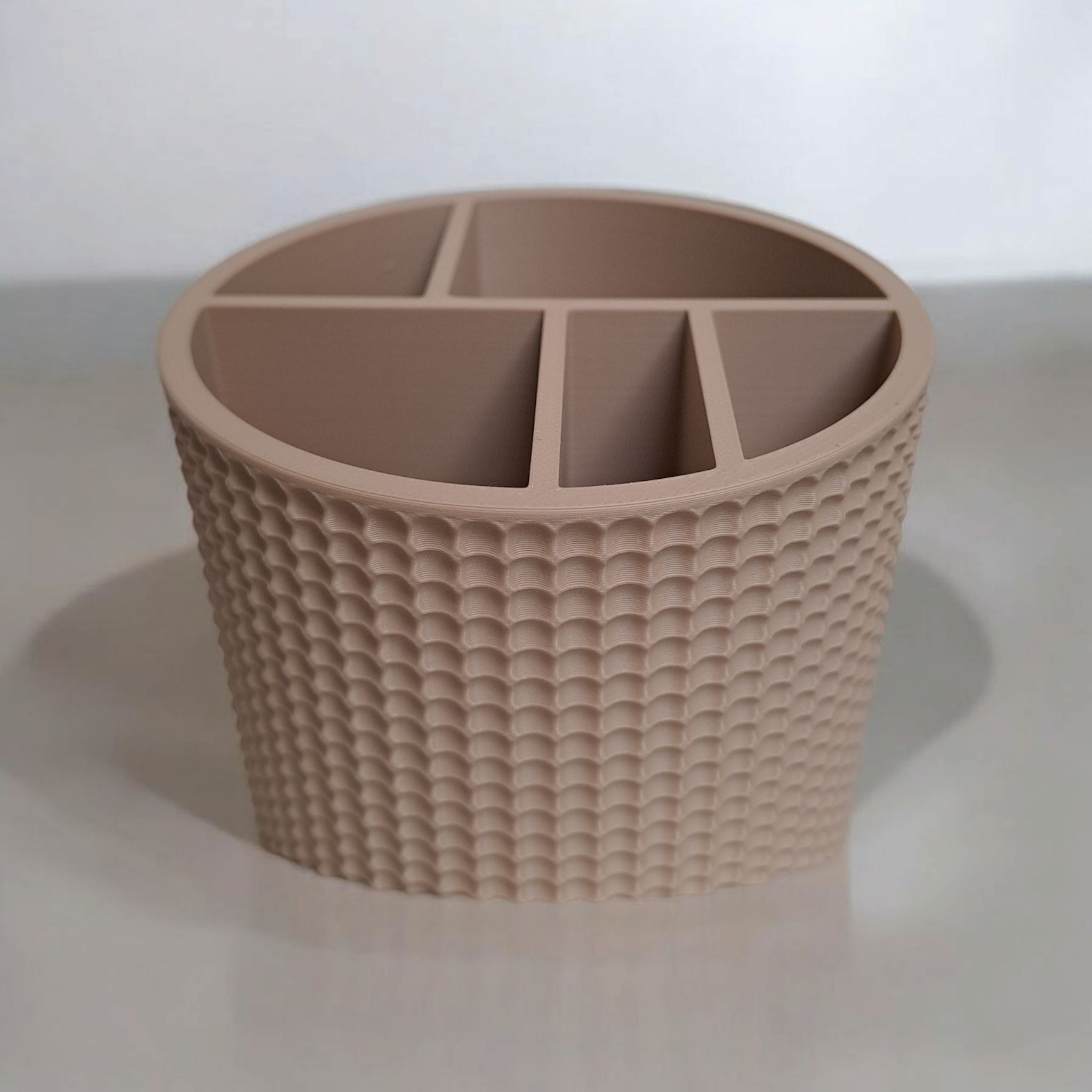 GravityDock – The Dotted-Textured Pen Holder with a Twist