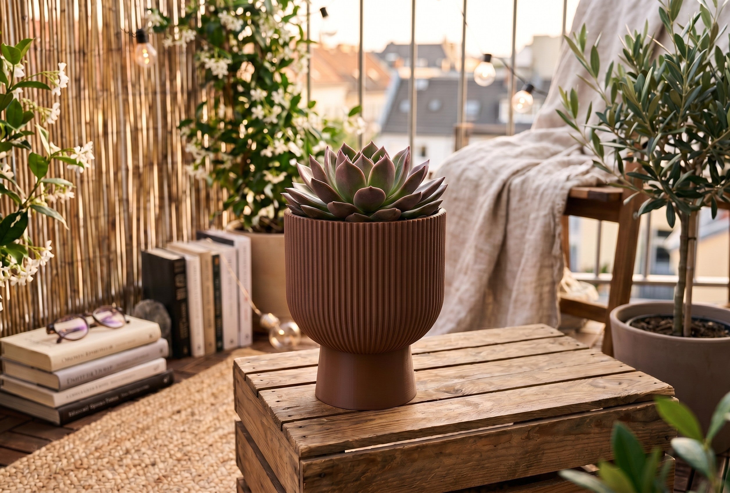"Sereno" - ribbed planter with base