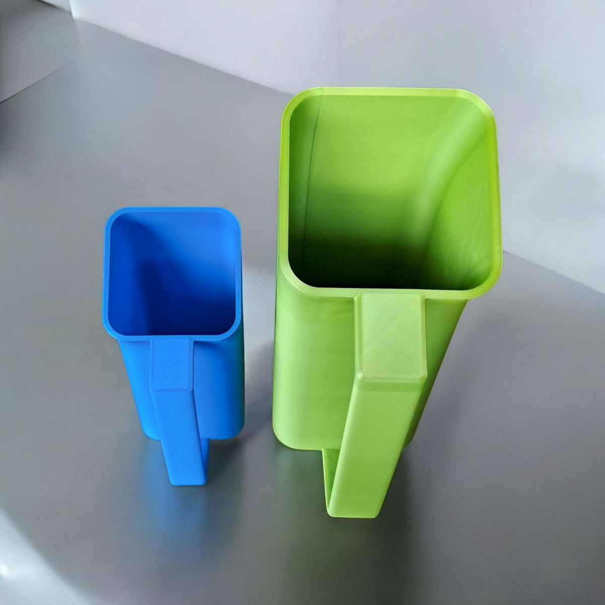 Modern Curved Pet Food Scoop