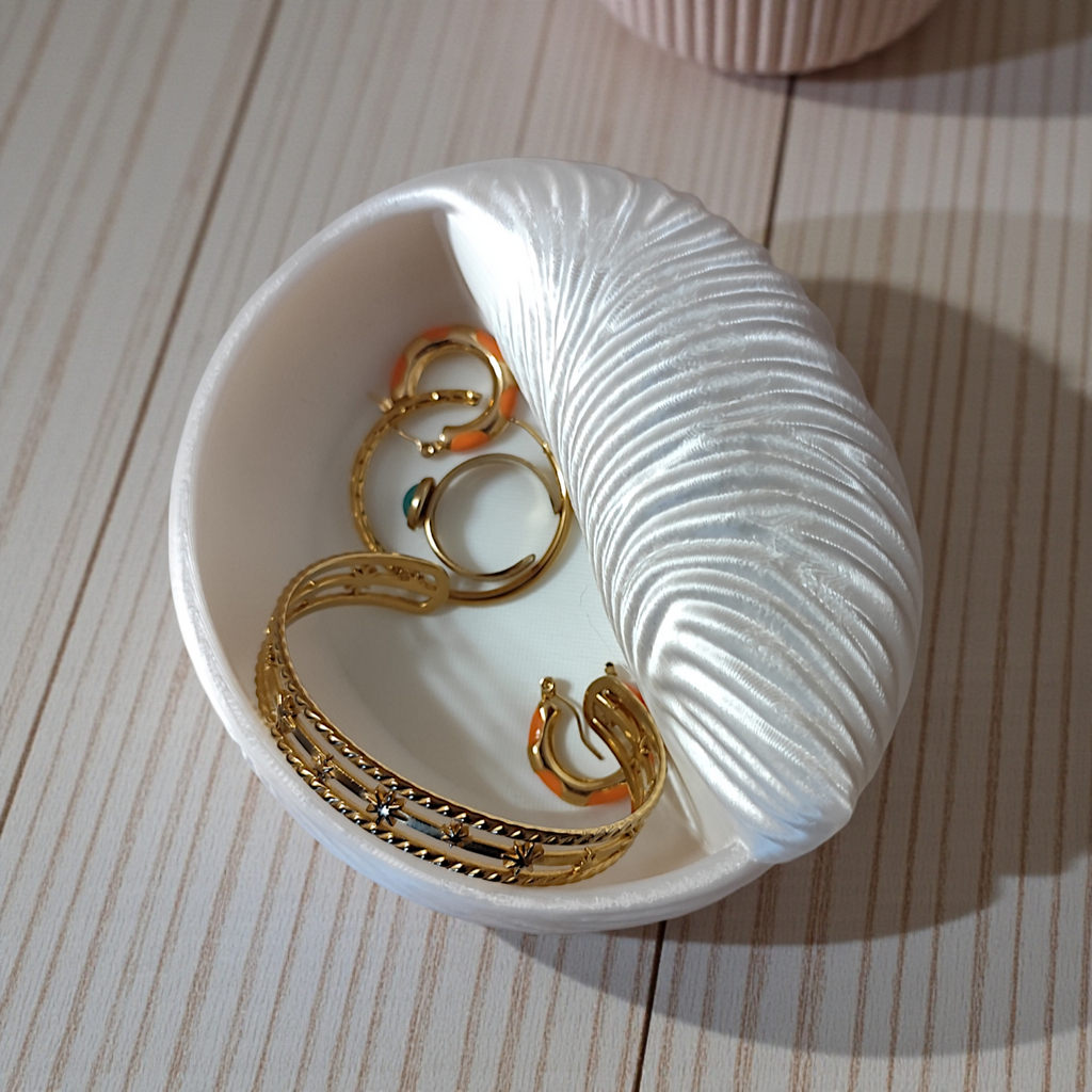 Sweet little seashell jewelery bowl