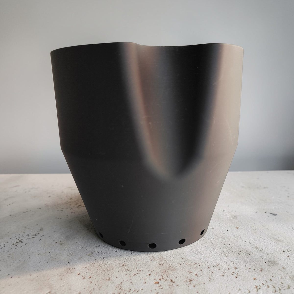 Self-Watering Plant Pot in a Hammered Design