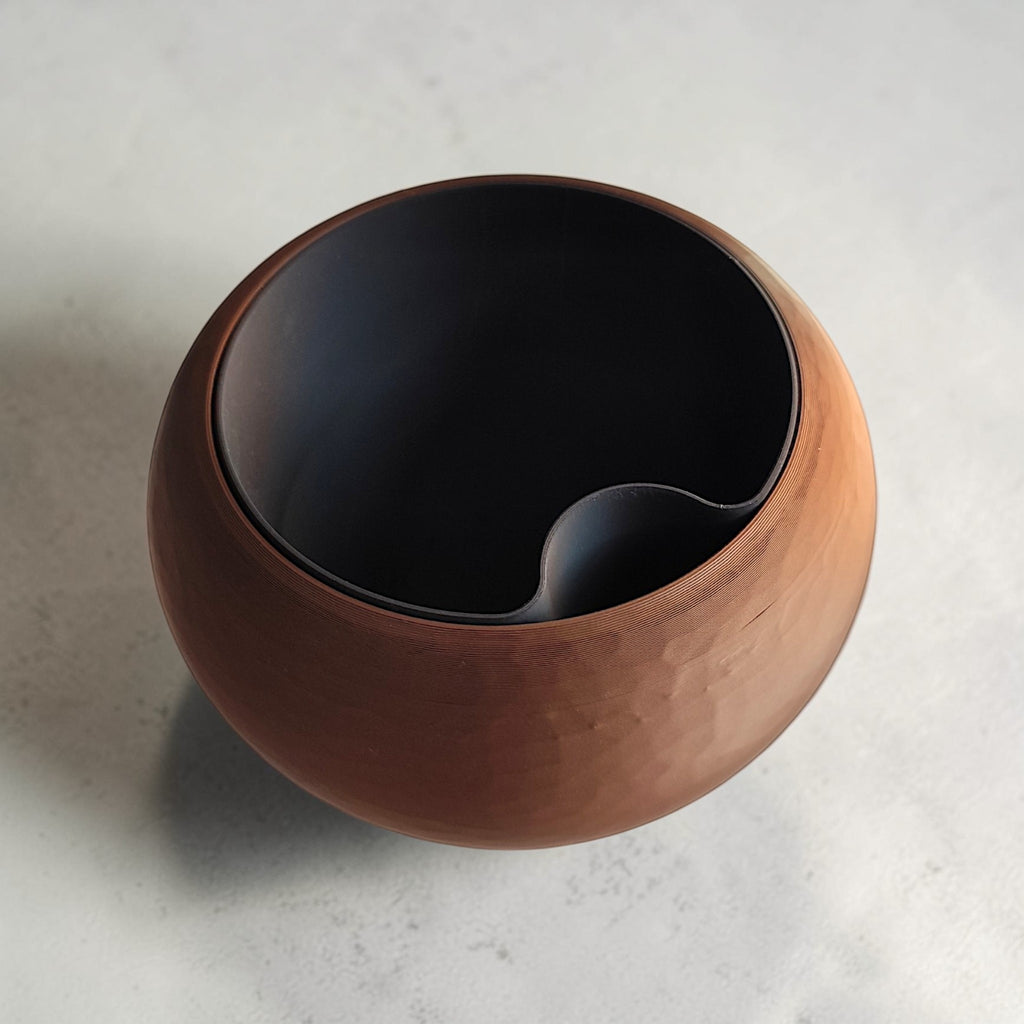 Self-watering plant pot in a hammered design