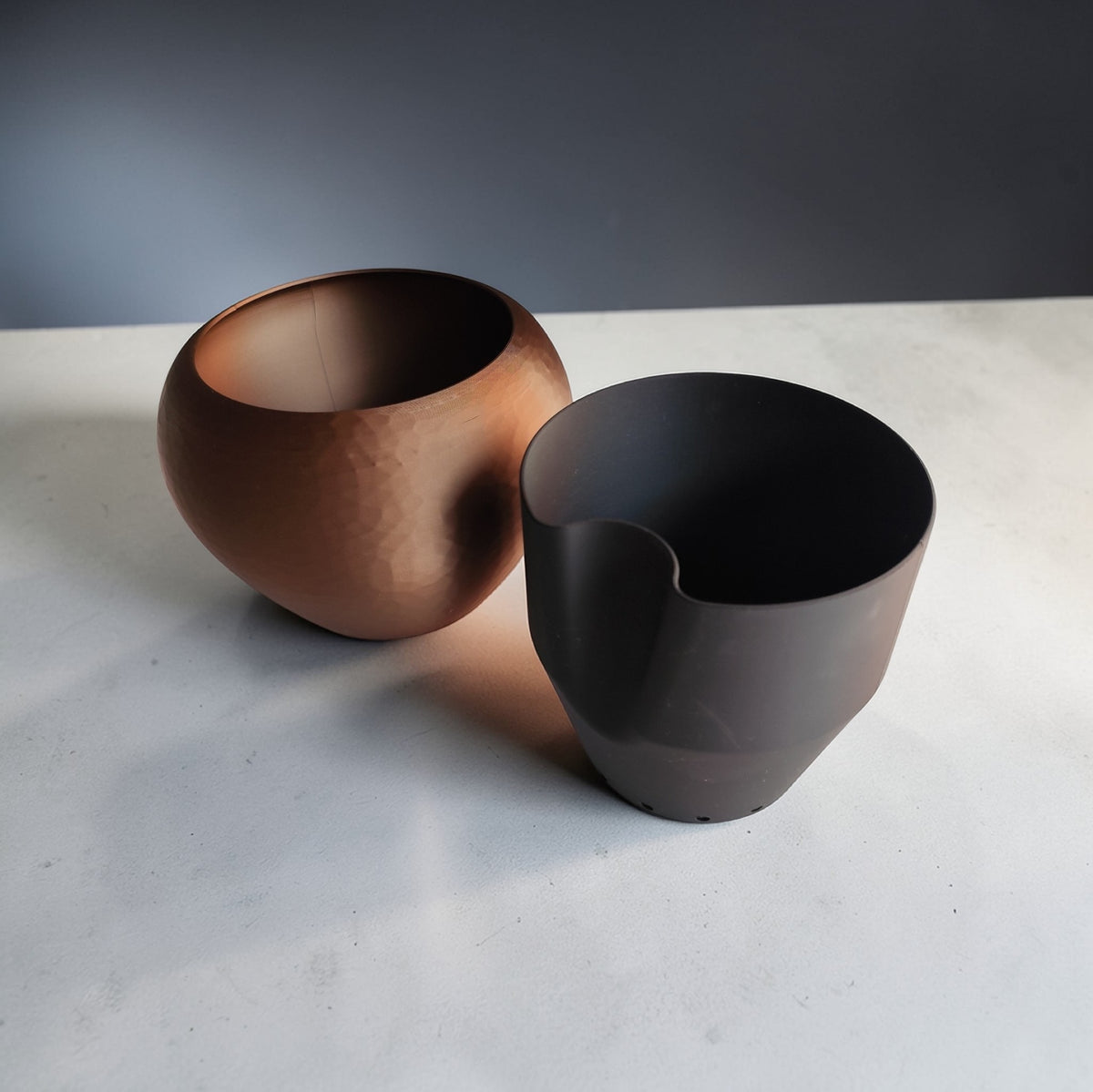 Self-Watering Plant Pot in a Hammered Design