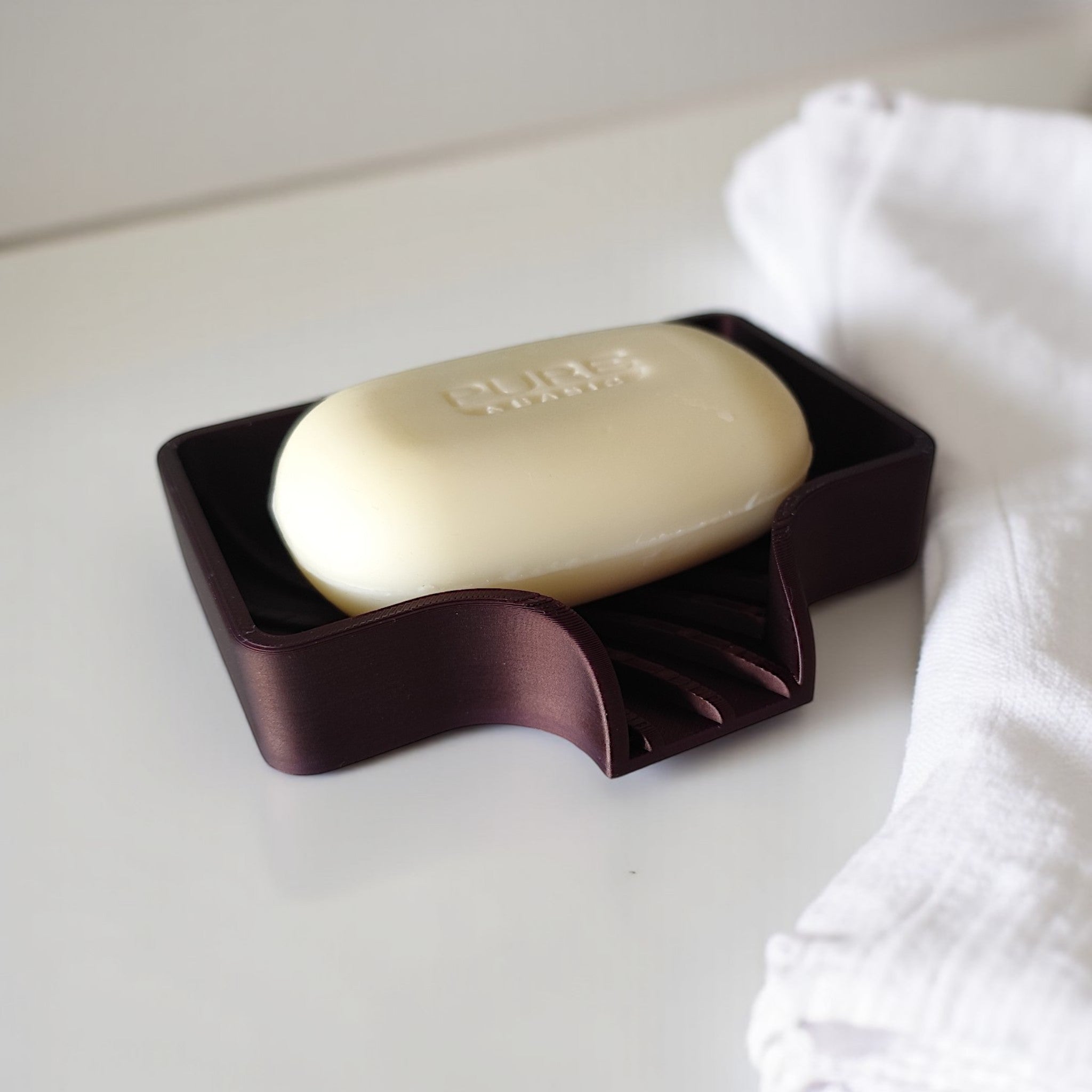 Curved soap dish with drain