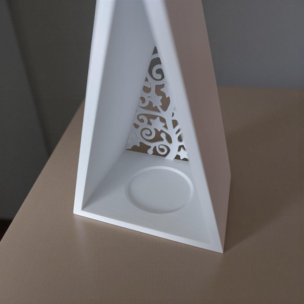 Pyramid lantern product shot 10
