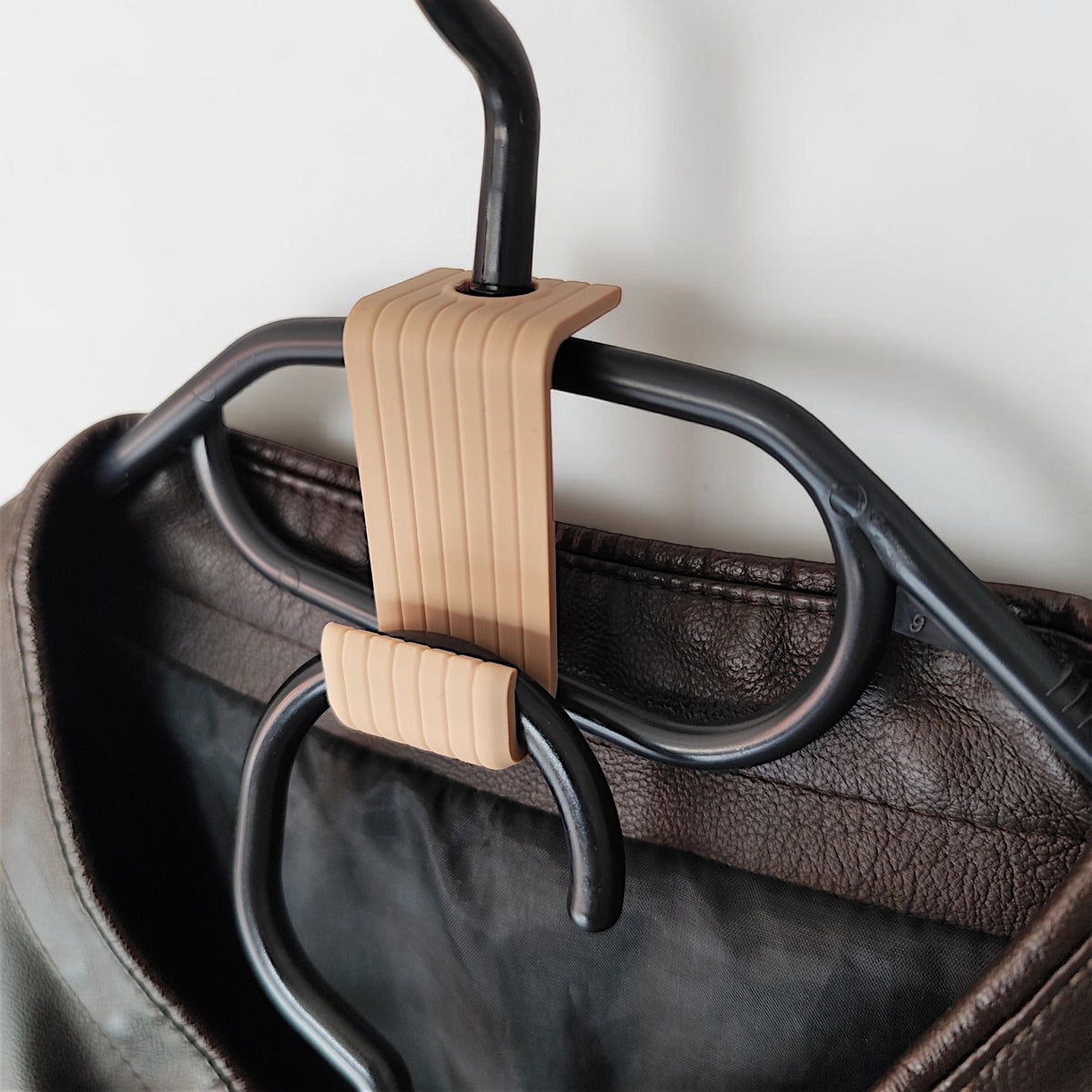 Clever hook for clothes hangers