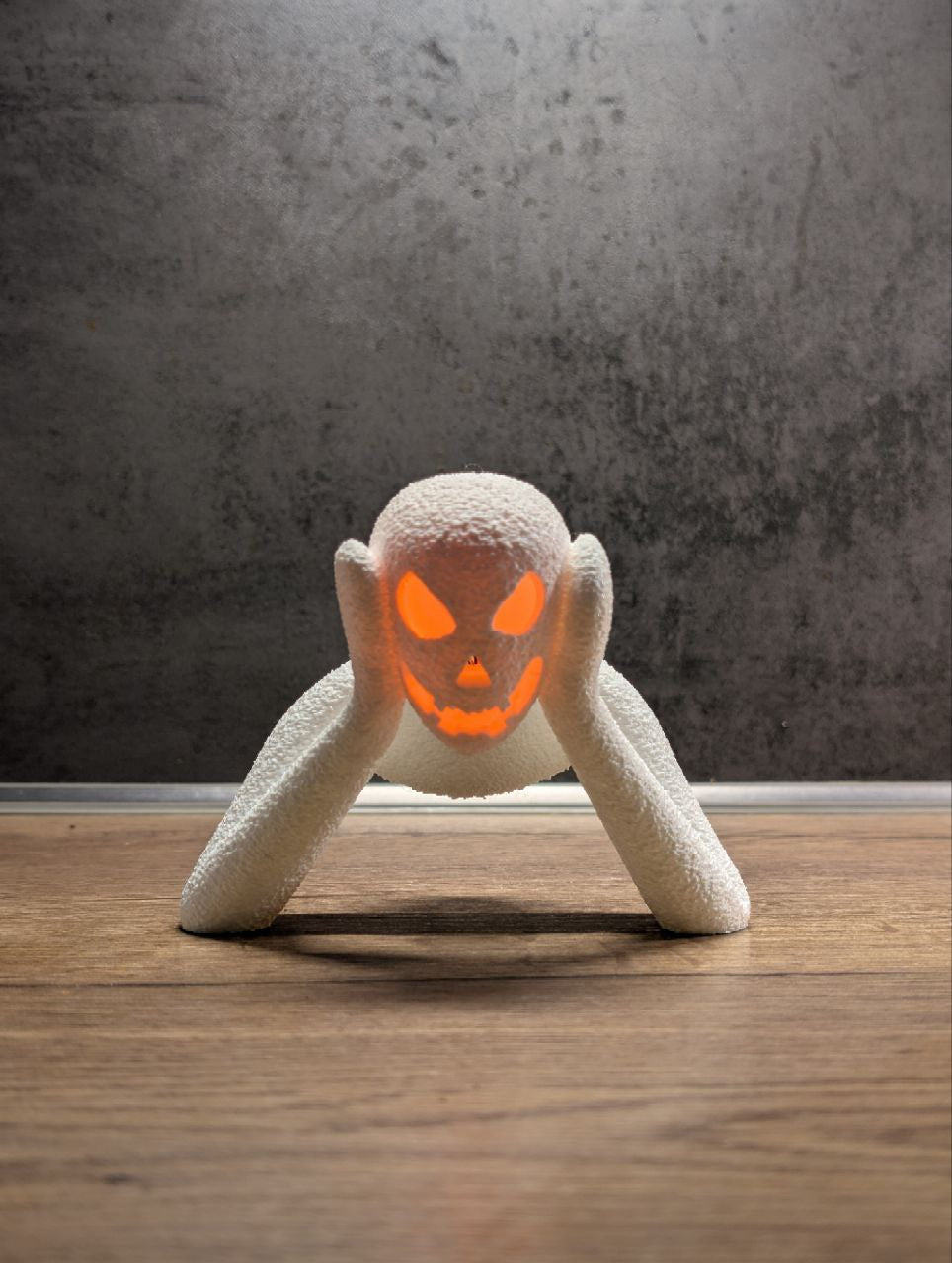 Profile view of the white textured ghost-shaped Halloween lamp